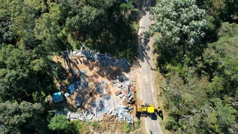 demolição de construções irregulares no Parque Estadual Itaberaba