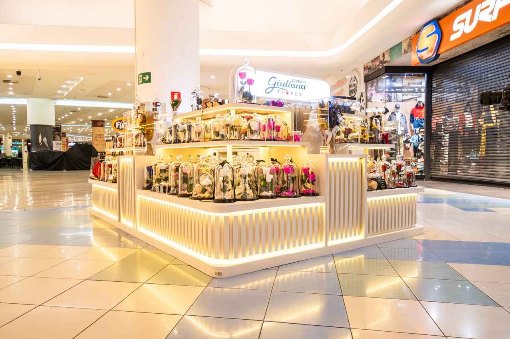 estande da Giuliana Flores no Internacional Shopping