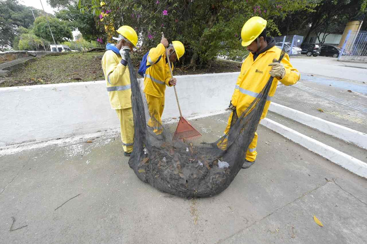 Prefeitura de Guarulhos atende quase 18 mil solicitações de zeladoria no primeiro semestre Prefeitura de Guarulhos atende quase 18 mil solicitações de zeladoria no primeiro semestre