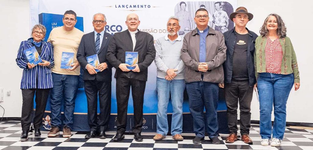 lançamento do livro Um Barco Pronto para Partir, padre Frizzo