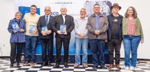 lançamento do livro Um Barco Pronto para Partir, padre Frizzo