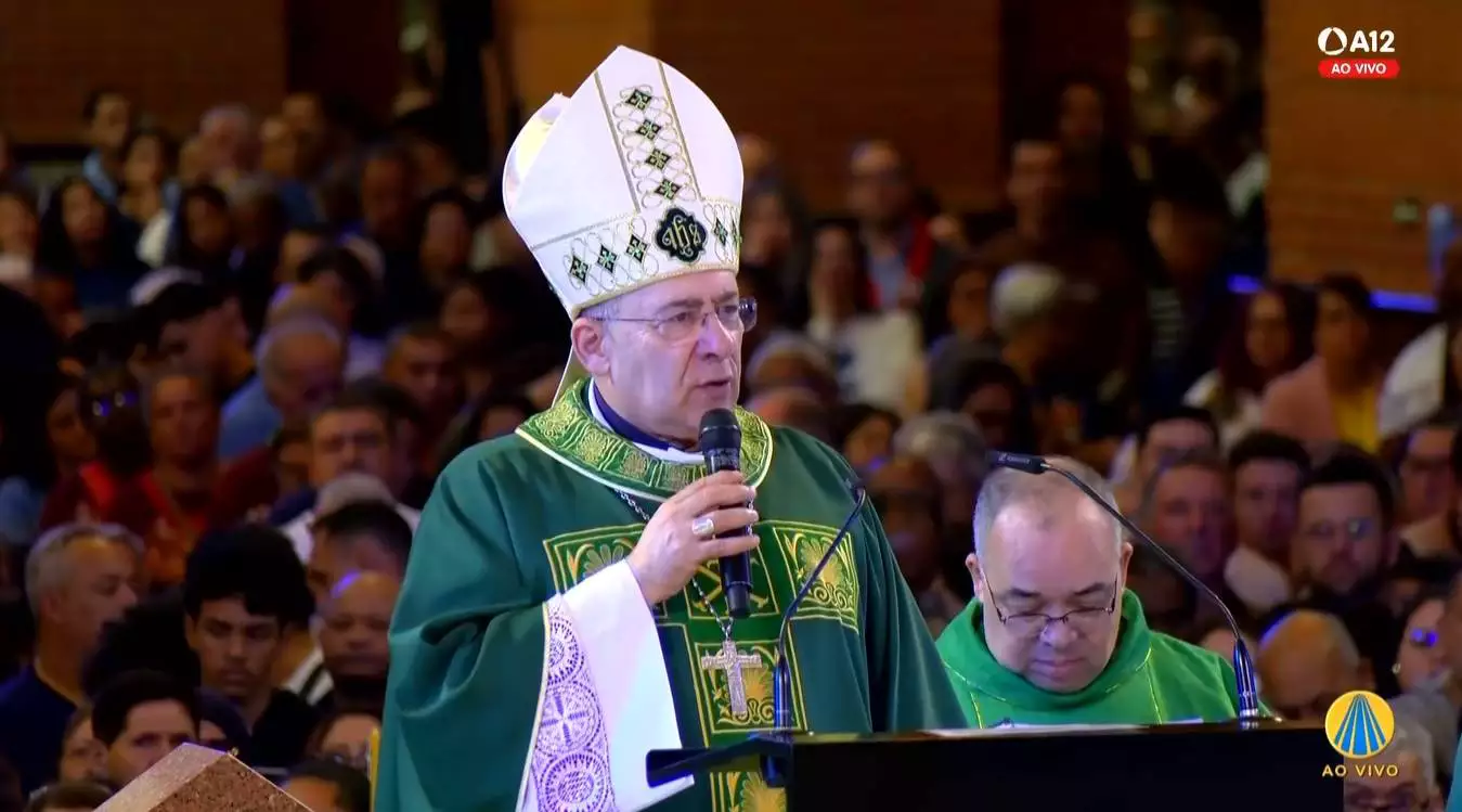 dom Edmilson, bispo de Guarulhos, em Aparecida