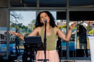 cantora, Fleg, música